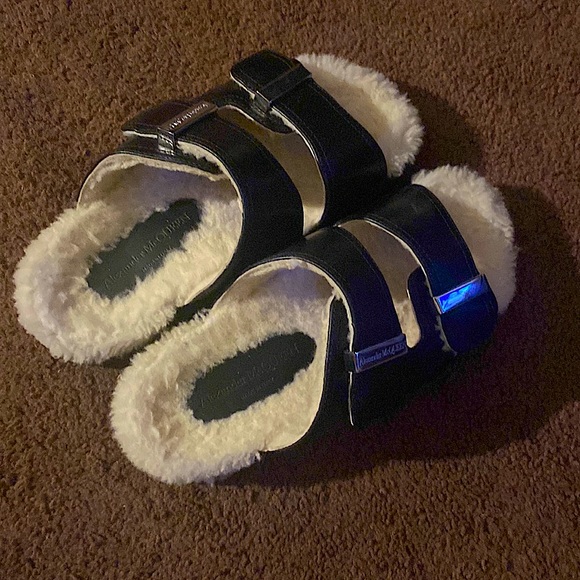 Alexander McQueen shearling slide sandals. - Picture 3 of 14